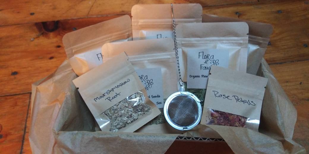 SALE! Tea Gift Set - Herbal Tea - Includes Metal Tea Infuser - Gift Idea - Tea Sampler - 8 Pieces